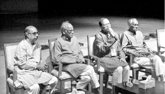 পূর্ব বাংলার প্রকৃতি প্রবলভাবে প্রভাবিত করে কবিগুরুকে