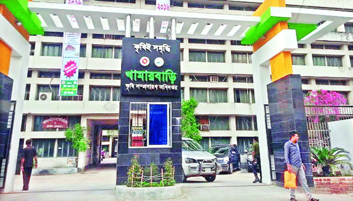 খামারবাড়ির অনিয়ম ঢাকতে আরও অনিয়ম