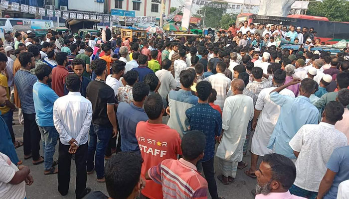 মহাসড়ক বন্ধ করে পথসভা আ’লীগ প্রার্থী সুন্দর আলীর