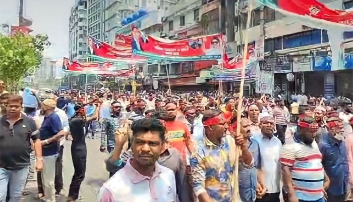 নয়াপল্টনে চলছে শ্রমিক দলের সমাবেশ