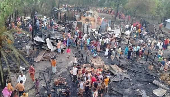 পেকুয়ায় আগুনে পুড়ে ১৩ বসতবাড়ি ছাই