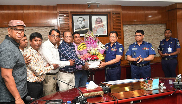 সাংবাদিকদের গঠনমূলক সমালোচনাকে স্বাগত জানাই: আইজিপি