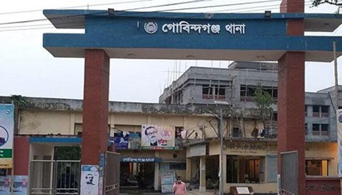 পুলিশকে আটকে ফেসবুক লাইভ, স্বেচ্ছাসেবক লীগ নেতাসহ গ্রেপ্তার ৫