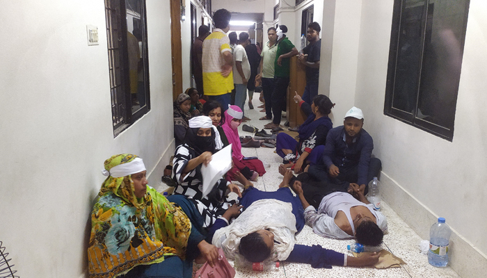 চাকরি স্থায়ীকরণ দাবিতে বশেমুরবিপ্রবি'র ভিসি তালাবদ্ধ