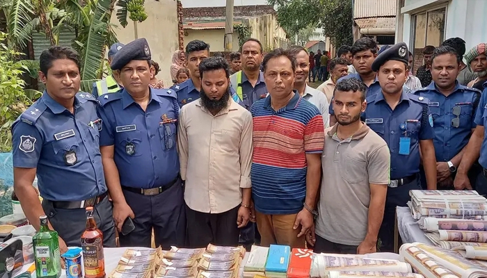 পোশাক কারখানার আড়ালে জাল টাকা তৈরি