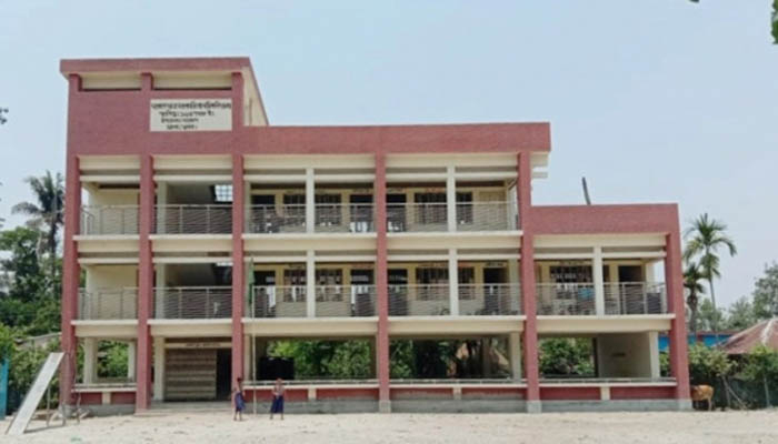 উপকূলীয় এলাকার সব স্কুল-কলেজ বন্ধ ঘোষণা
