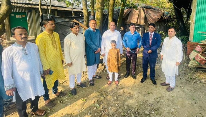 ত্রাণ নিয়ে দুর্নীতি করলে ছাড় নয়: বিভাগীয় কমিশনার