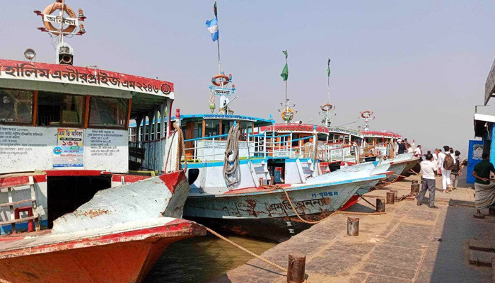 দুই নৌরুটে ৫১ ঘণ্টা পর লঞ্চ চলাচল শুরু