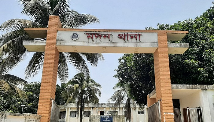 ধর্ষণে ব্যর্থ হয়ে বন্ধুর স্ত্রীকে মারধরের অভিযোগ