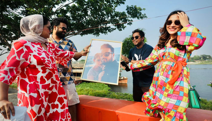 রাজীবের জন্মদিনে মেহজাবীনের সঙ্গে যে ছবিটি নজর কাড়ল