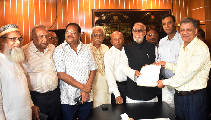 খুলনায় উৎসবমুখর পরিবেশে প্রার্থীদের মনোনয়নপত্র জমা