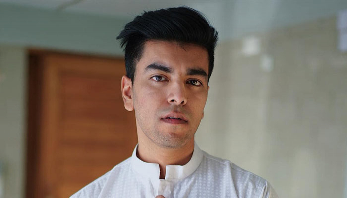 ‘আমার স্ত্রী অসহায় নারী নয়, সে আমার জন্য তার রাজ্য ছেড়েছে’