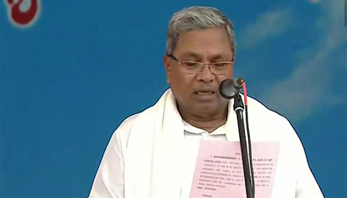 কর্ণাটকে মুখ্যমন্ত্রী হিসেবে শপথ নিলেন সিদ্দারামাইয়া