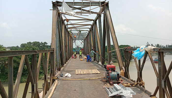 বিকল্প ছাড়াই বেইলি ব্রিজ সংস্কার