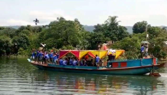 ৪০০ যান্ত্রিক নৌযানে বিপন্ন প্রকৃতি-পরিবেশ