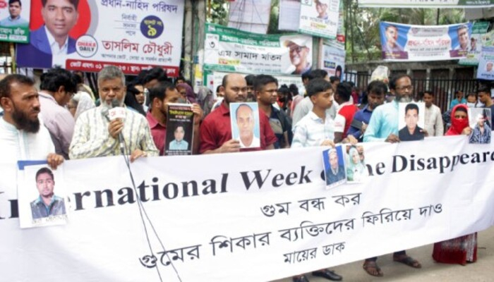 ‘স্কুল শেষে আমাকে কেউ নিতে আসে না’