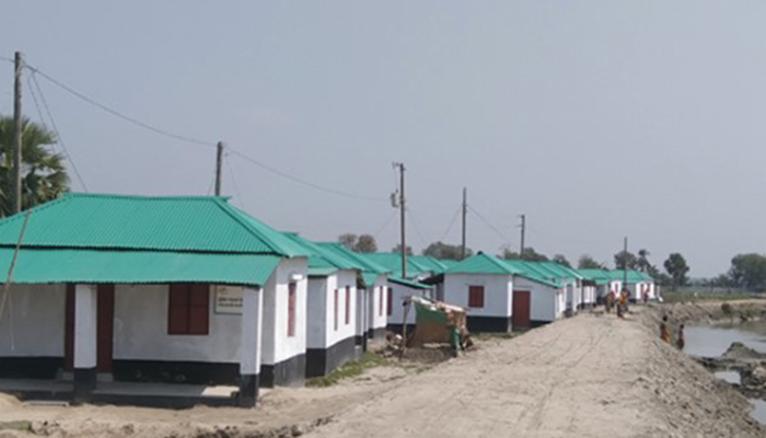 ভূমিহীনদের জমিতে আশ্রয়ণের ঘর