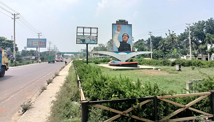 দুই ঘণ্টা পর ঢাকা-চট্টগ্রাম মহাসড়কে যান চলাচল স্বাভাবিক দুই ঘণ্টা পর ঢাকা-চট্টগ্রাম মহাসড়কে যান চলাচল স্বাভাবিক