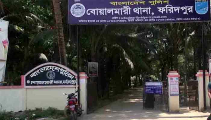 টিউবওয়েল চুরির অভিযোগে দুই শিশুকে শিকলে বেঁধে নির্যাতন টিউবওয়েল চুরির অভিযোগে দুই শিশুকে শিকলে বেঁধে নির্যাতন