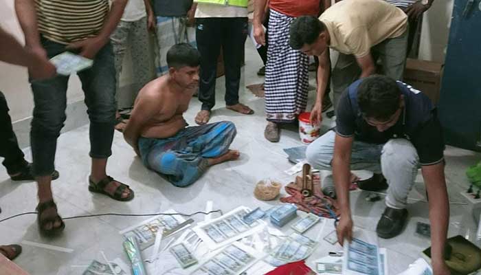 জাল টাকা তৈরির সময় হাতেনাতে ধরা দম্পতি জাল টাকা তৈরির সময় হাতেনাতে ধরা দম্পতি