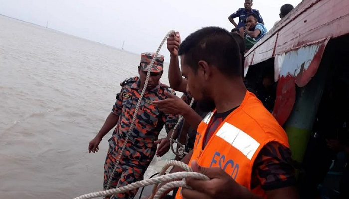 যমুনায় পড়ে হারিয়ে গেল পুলিশের রাইফেল যমুনায় পড়ে হারিয়ে গেল পুলিশের রাইফেল