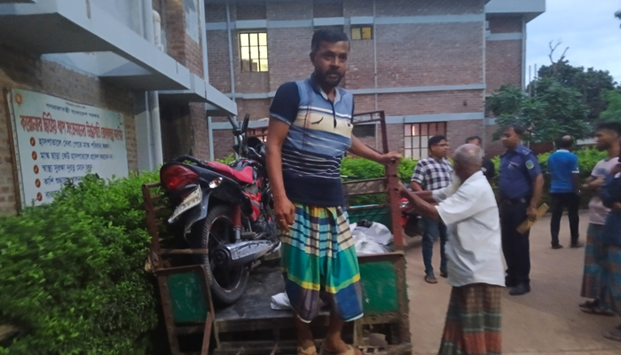 ট্রাক-মোটরসাইকেলের মুখোমুখি সংঘর্ষে বাবা-ছেলে নিহত