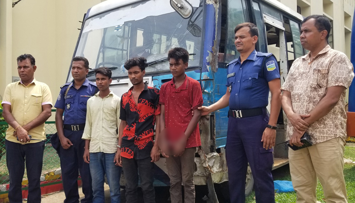 ধর্ষণে ব্যর্থ হয়ে চলন্ত বাস থেকে ফেলে দেওয়া নারীর মৃত্যু