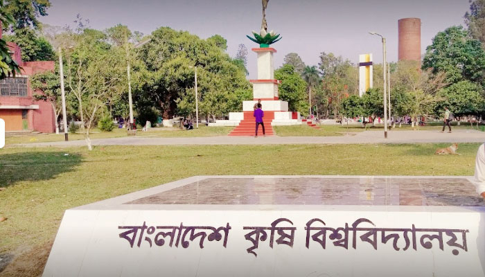 দুই অনুষদের পাল্টাপাল্টি আন্দোলনে বাকৃবিতে অচলাবস্থা
