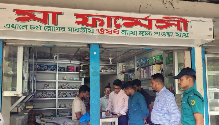 চট্টগ্রামে বিপুল পরিমাণ অনিবন্ধিত ওষুধ জব্দ, ৩ প্রতিষ্ঠানকে জরিমানা