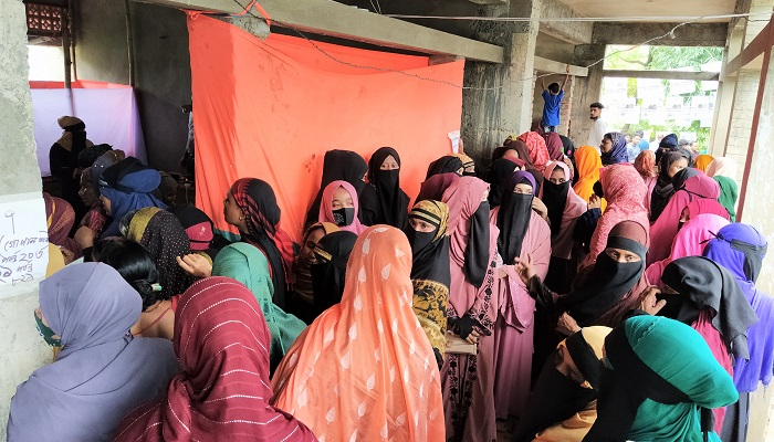 বাসায় চলে যাওয়া নারীরা আবার কেন্দ্রে ফিরছেন