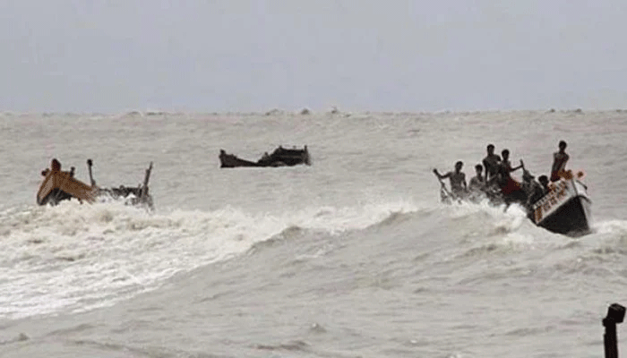 মেঘনায় ৩ ট্রলারডুবি: নিখোঁজের ৪ ঘন্টা পর ২০ জেলে উদ্ধার