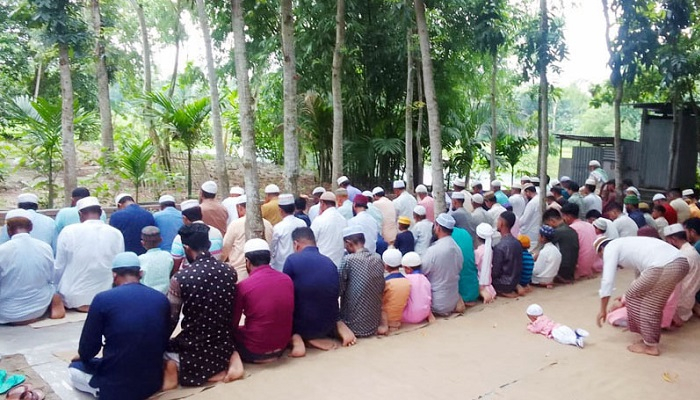 সৌদির সঙ্গে মিল রেখে রৌমারী-রাজীবপুরে ঈদ উদযাপন