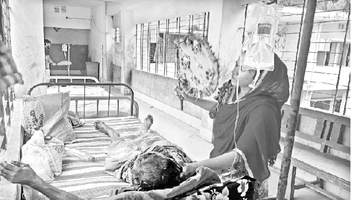 মোবাইল ফোনের টর্চের আলোতে অপারেশন