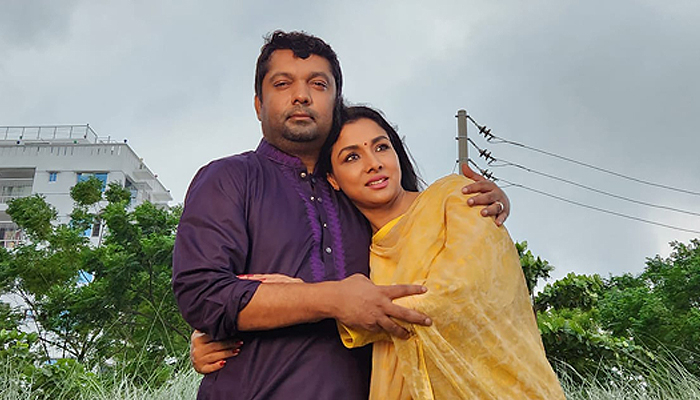 ঋত্বিক ঘটকের সিনেমার ছায়ায় নাটক, অভিনয়ে রুনা-জয়