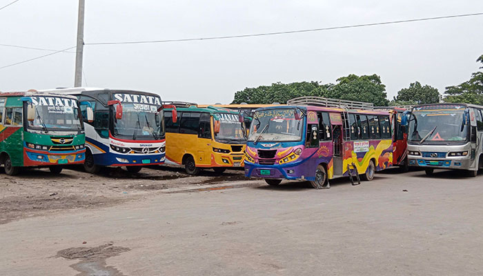 রাজবাড়ীতে আজও বাস ধর্মঘট, যাত্রীরা চরম দুর্ভোগে