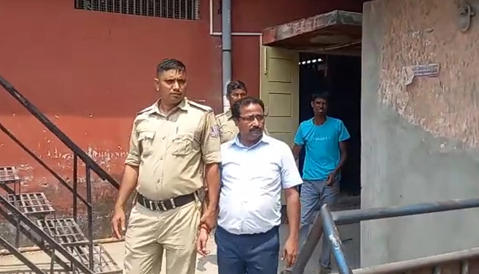 বাংলাদেশ থেকে কলকাতায় পাচারকালে আড়াই কেজি স্বর্ণ জব্দ
