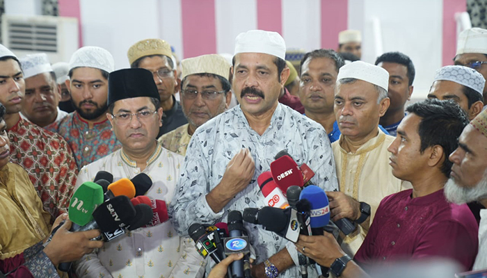 যত্রতত্র ময়লা না ফেলার অনুরোধ মেয়র আতিকের