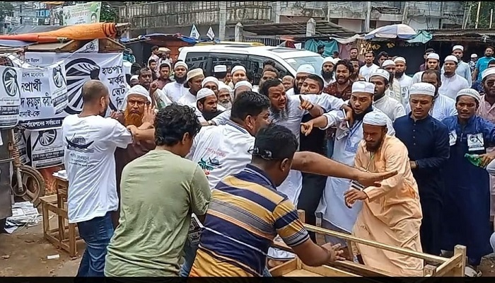 বেলা যত গড়াচ্ছে বরিশালে উত্তেজনা তত বাড়ছে