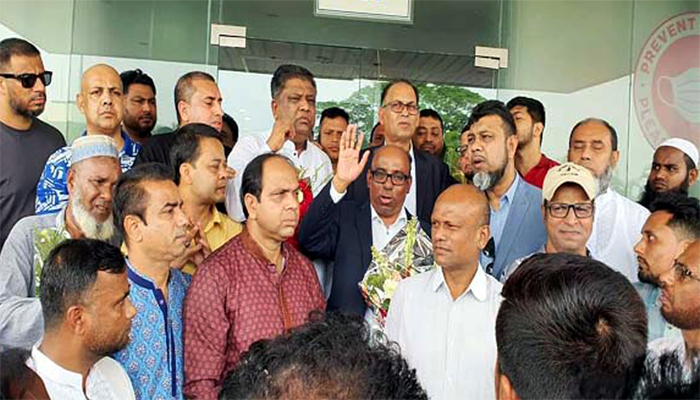 আ. লীগের মেয়র প্রার্থীর পক্ষে কাজ করতে দেশে প্রবাসী নেতারা