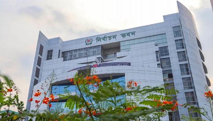 মনোনয়নপত্র জমা দিলেন আরাফাত-হিরো আলমসহ ১৩ জন