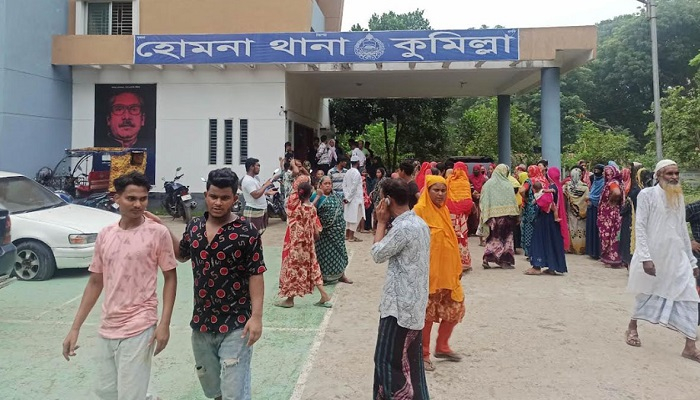 একই দড়িতে ঝুলছিল মা-ছেলের লাশ