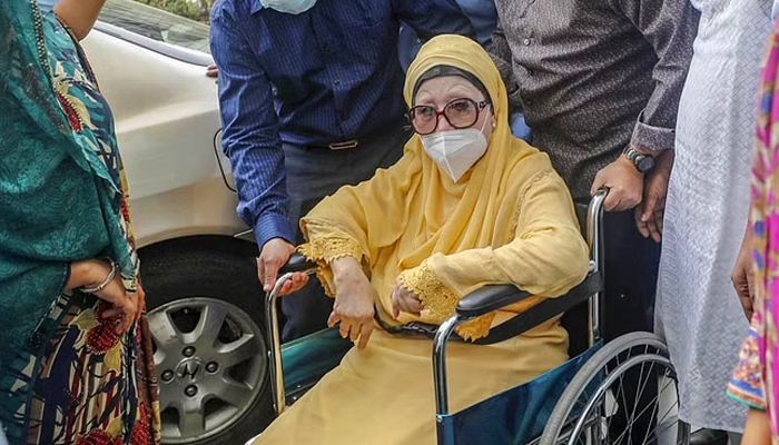 চারদিন পর বাসায় ফিরলেন খালেদা জিয়া