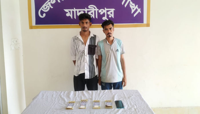 কোরবানির হাটে জাল নোট ছড়িয়ে দেওয়ায় গ্রেপ্তার ২