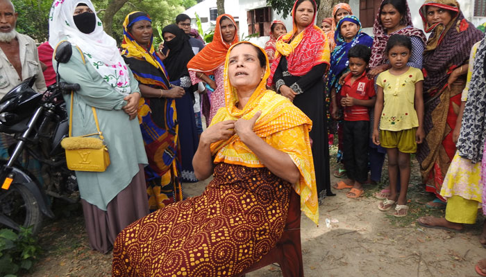 গৃহবধূর ঝুলন্ত মরদেহ উদ্ধার, দ্বিতীয় স্বামী আটক