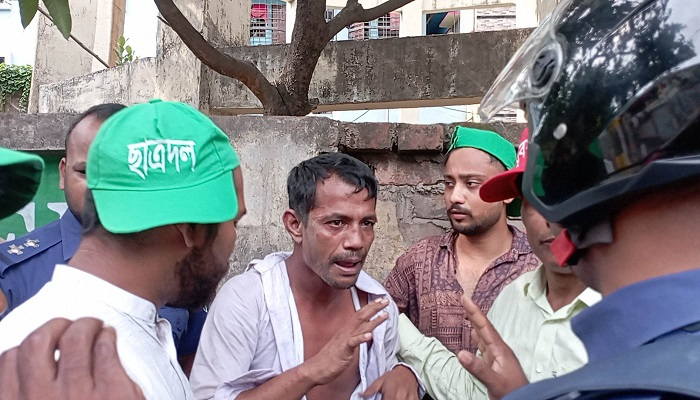 তারুণ্যের সমাবেশে মোবাইল চুরি, ৩ যুবককে পিটুনি