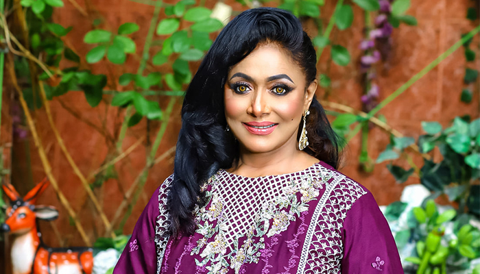 দর্শক কী চায়, তা আমি ভালো করেই জানি: রোজিনা
