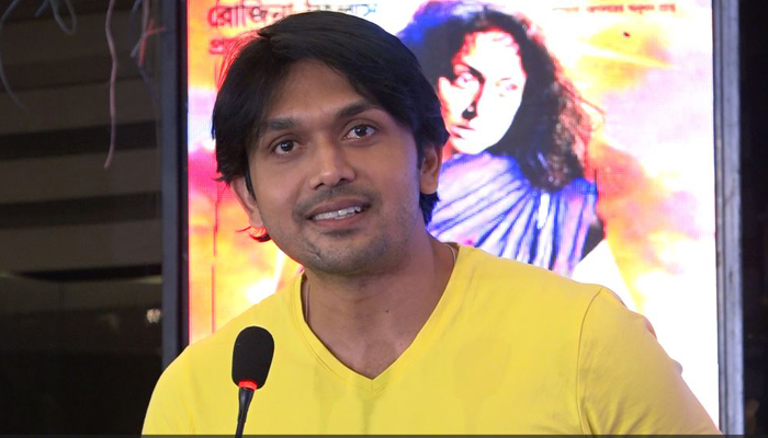রোজিনার ফোন পেয়েই হাজির শুভ, বললেন হলে গিয়ে ছবিটি দেখব