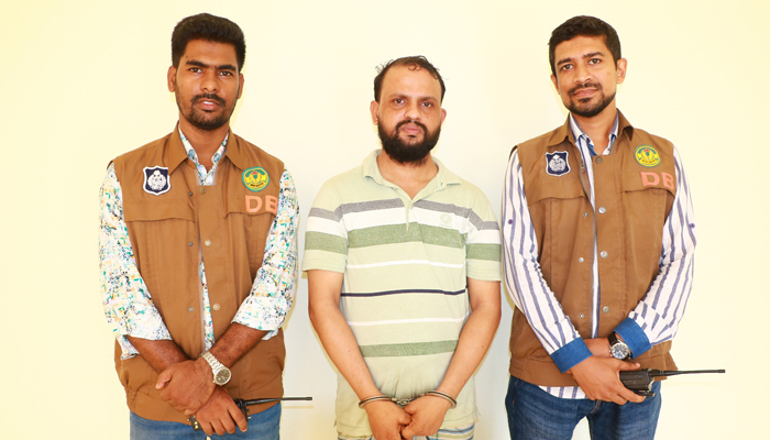 ইসি পরিচয়ে প্রার্থীর কাছে টাকা দাবি, যুবক গ্রেপ্তার