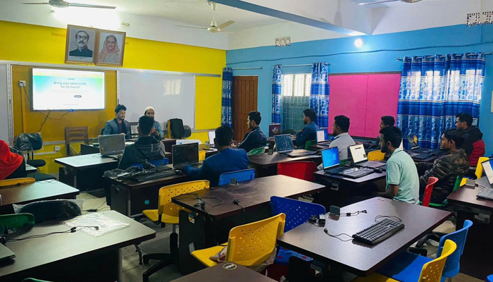 ফ্রিল্যান্সিংয়ে স্বপ্ন ছোঁয়া ফ্রিল্যান্সিংয়ে স্বপ্ন ছোঁয়া