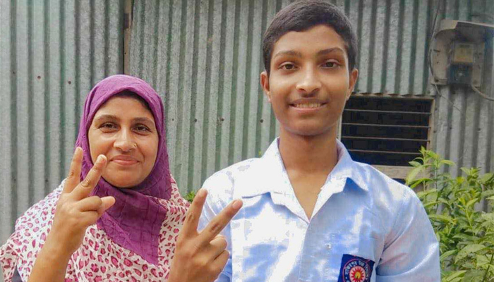 সিংড়ায় মা-ছেলের একসঙ্গে এসএসসি পাস সিংড়ায় মা-ছেলের একসঙ্গে এসএসসি পাস